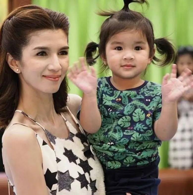 แม่โบ- น้องมะลิ คุณแวนด้า และ ด.ญ.พาขวัญ ...