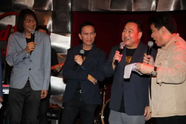 เศรษฐา ปลื้มศิลปินร่วมแจม คอนเสิร์ตใหญ่ของศิลปินแห่งชาติ  ฉลองอายุ 6 รอบ