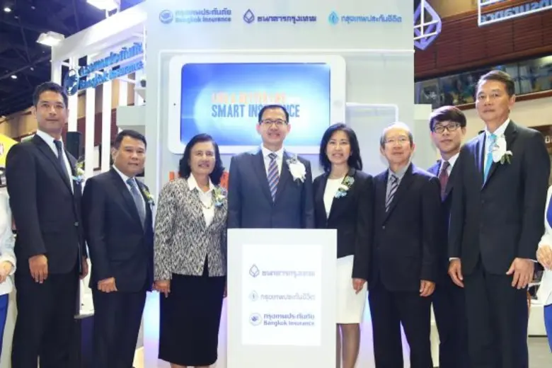 นางพจณี คงคาลัย (ที่ 4 จากขวา) ผู้ช่วยผู้...