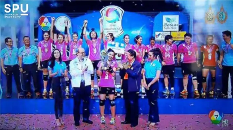 นักตบลูกยางสาว มหาวิทยาลัยศรีปทุม คว้าชัย...