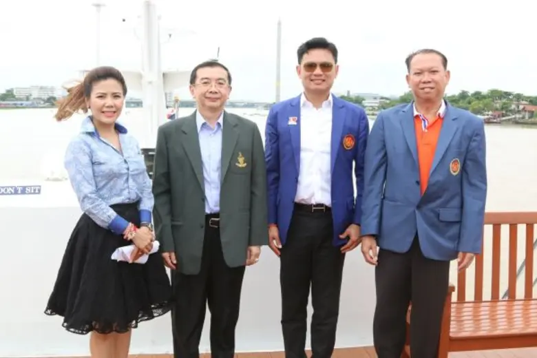 นพ. พีระพงษ์ สายเชื้อ (ที่ 2 จากซ้าย) ปลั...