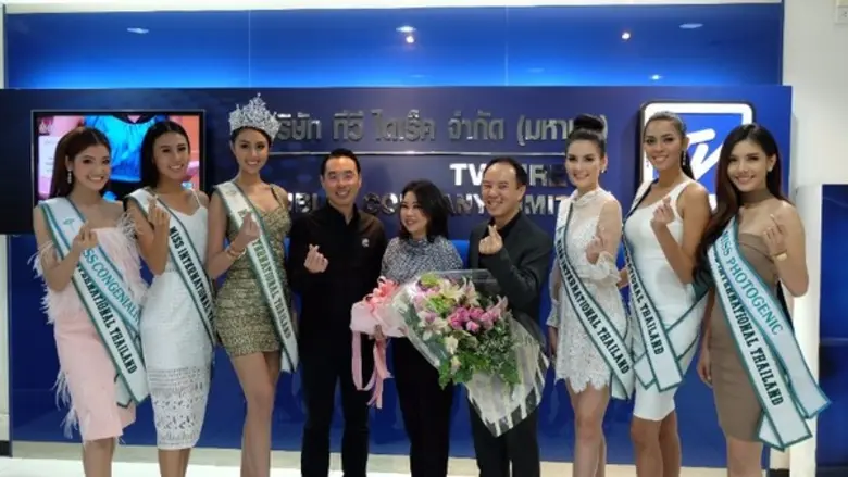 คุณทรงพล ชัญมาตรกิจ (ที่ 4 จากซ้าย) ประธา...