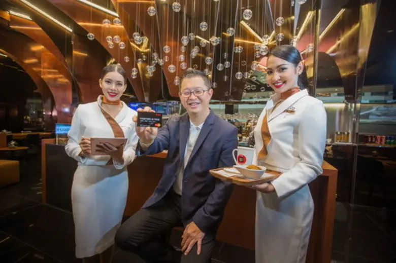 กลุ่มทรู โดย ดร.ปพนธ์ รัตนชัยกานนท์ (กลาง...