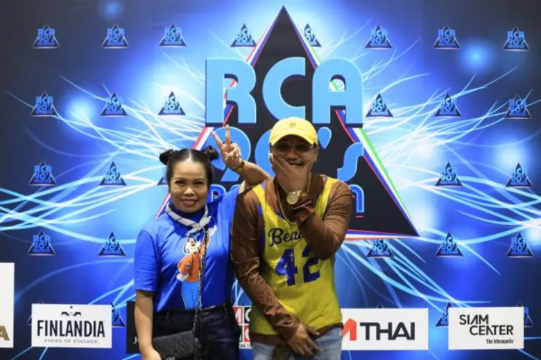 สายเดี่ยว เกาะอก ส้นตึก คืนชีพ !!!! "คลาวด์ ไนน์ " จัดใหญ่ อาร์ซีเอ ไนน์ตี้ส์ รียูเนี่ยน คอนเสิร์ต ปาร์ตี้เลี้ยงรุ่นครั้งประวัติศาสตร์ เนรมิต ถนน อาร์ซีเอ ยุคแรกเริ่มกลับมาอีกครั้ง