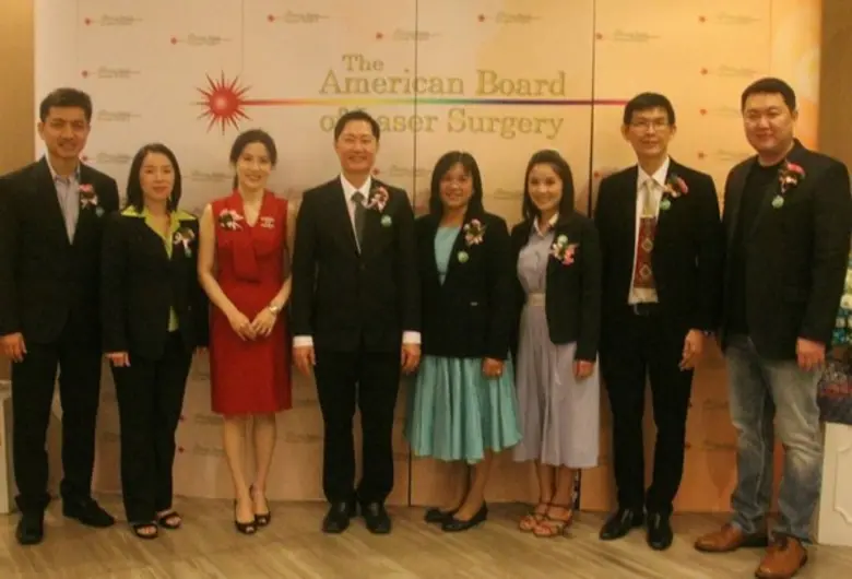 น.พ.สถาพร จินารัตน์ ผู้อำนวยการ ศูนย์ฝึกอ...