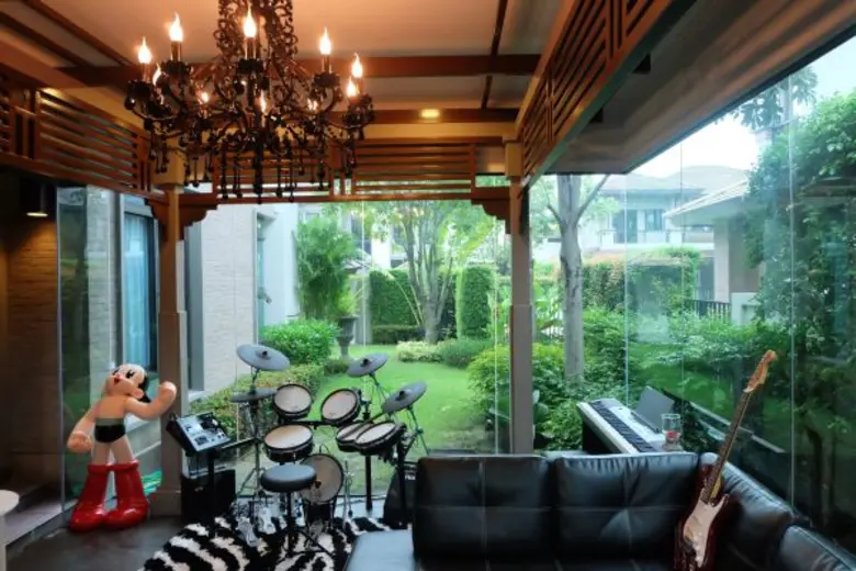 ทีวีไกด์: รายการ “เดอะ เกสท์ (The Guest ) ตีสนิทคนดัง” ครั้งแรก! เปิดบ้านหรู 30 ล้าน “อ้วน จักรพันธ์” “มิสเตอร์พันล้าน” โชว์คลังรถซุปเปอร์คาร์สุดหวง