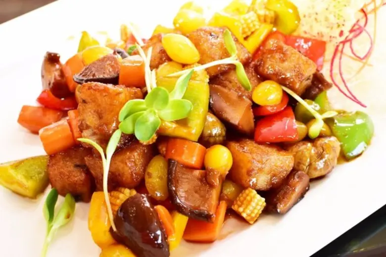 โรงแรมเดอะ ทวิน ทาวเวอร์ ต้อนรับเทศกาลกิน...