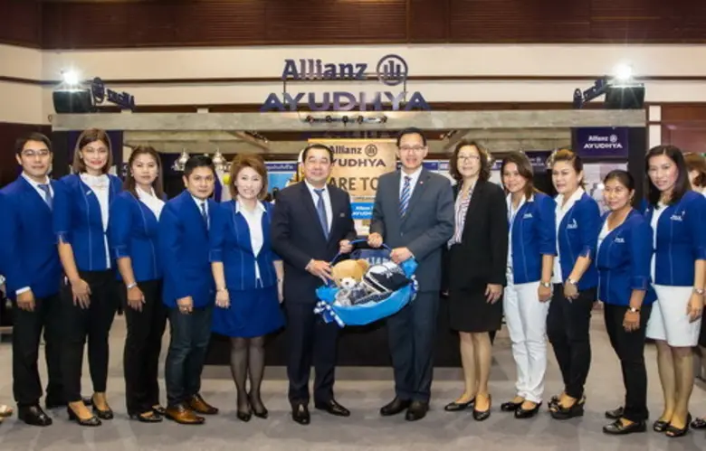 ดร.สุทธิพล ทวีชัยการ (ที่6จากขวา) เลขาธิก...