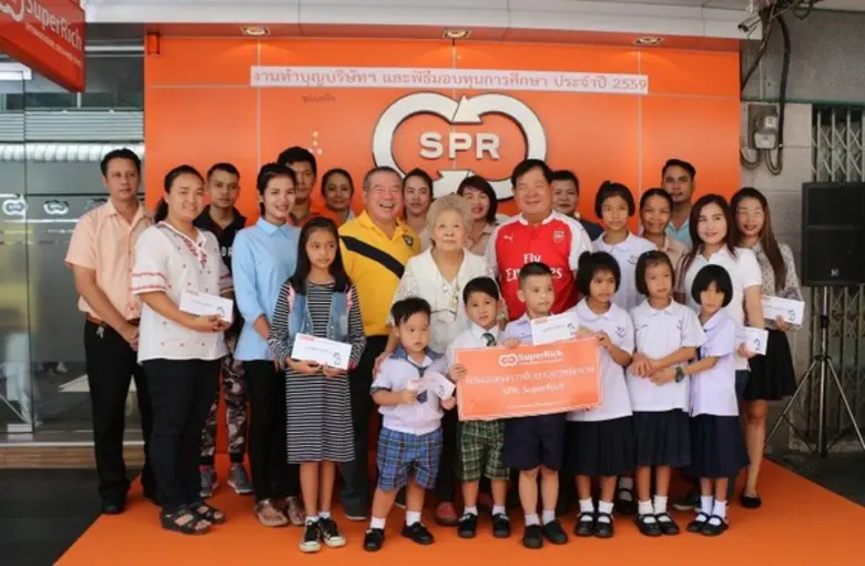 คุณแม่พจมาลย์ ตันติเวชยานนท์ และ ปิยะ ตัน...