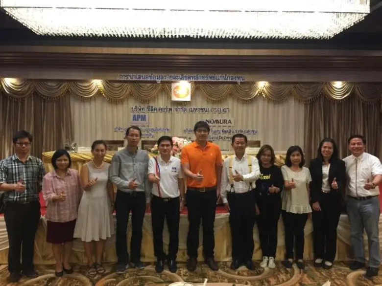 นายเอก สุวัฒนพิมพ์ (กลาง) ประธานเจ้าหน้าท...