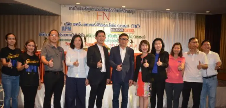 นายปรีชา ส่งวัฒนา ประธานกรรมการบริหาร (กล...