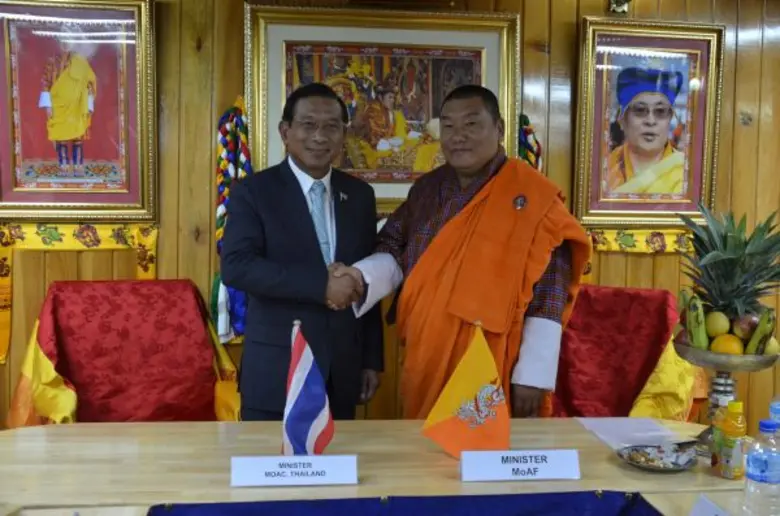 พลเอกฉัตรชัย สาริกัลยะ รัฐมนตรีว่าการกระท...