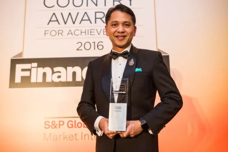 นายธีรนันท์ ศรีหงส์ กรรมการผู้จัดการ ธนาค...