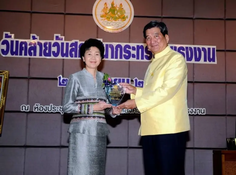 พลเอกศิริชัย ดิษฐกุล (ขวา) รัฐมนตรีว่าการ...