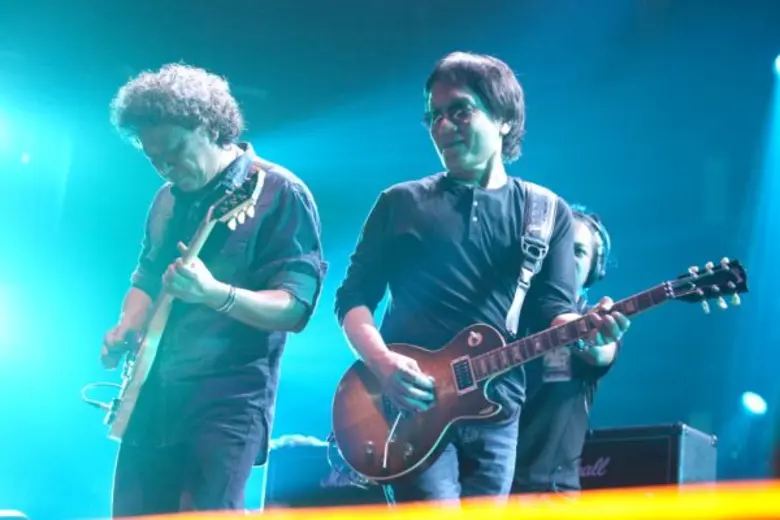 “อัสนี วสันต์ 30 ปี สวัสดีครับ” ครบรส....คุ้มค่า “ป้อม-โต๊ะ” จัดเต็ม จิ๊กโก๋อกหัก มันส์ ซึ้ง สนุก สนั่น