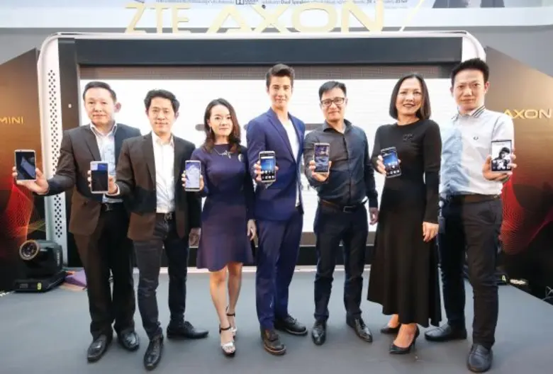 เจเรมี่ จ้าว (ที่ 3 จากขวา) ประธานเจ้าหน้...