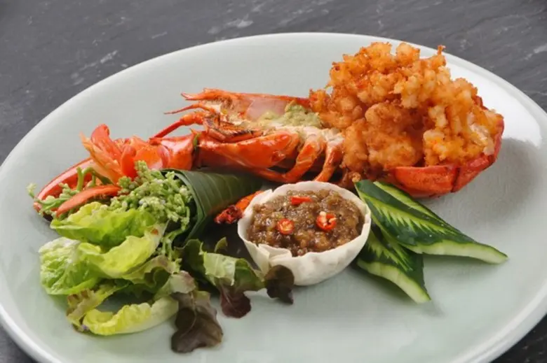 เชฟรสสิริน ศรีประทุมหัวหน้าแม่ครัวแห่งห้อ...