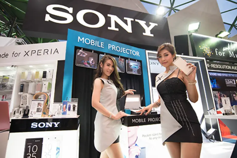 บริษัท โซนี่ ไทย จำกัด นำโดย มร. ซาโตชิ เ...