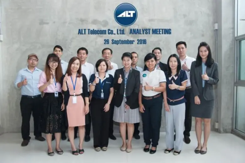 คุณปรีญาภรณ์ ตั้งเผ่าศักดิ์ กรรมการผู้อำนวยการ พร้อ...