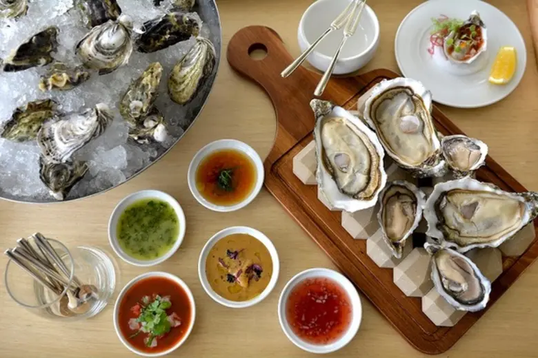 22 คิทเช่น แอนด์ บาร์ ห้องอาหารบนชั้นสูงส...