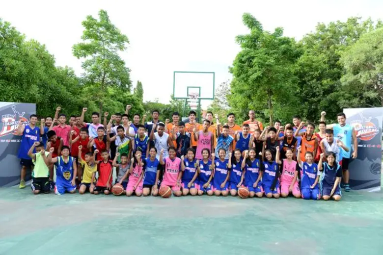 นักบาสเกตบอลทีม "โมโนแวมไพร์ บาสเกตบอล คล...