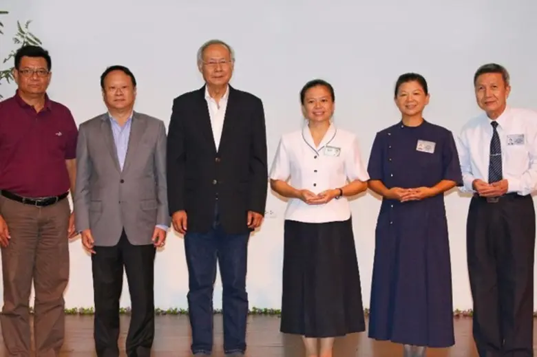 นายสรรเสริญ วงศ์ชะอุ่ม (ที่ 3 จากซ้าย) ปร...