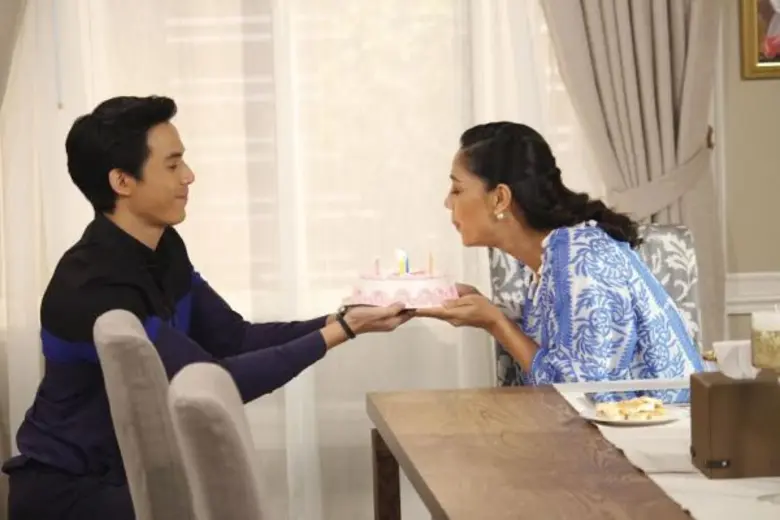 “นก” เหวอ!! เจอเค้กโปะหน้า