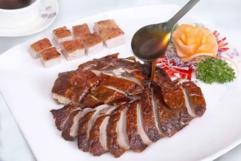 เฉลิมฉลองก้าวสู่ปีที่ 4 ห้องอาหารหม่าน ฟู...