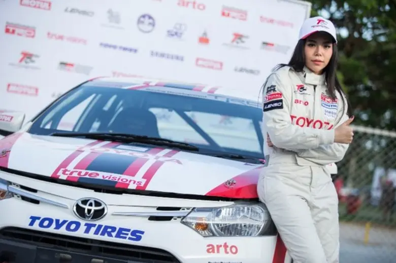 โตโยต้า มอเตอร์สปอร์ต สนาม 4 ยกระดับความมัน ส่งทัพนักแข่งและทีมดารา “ซานิ-เติ้ล-กวาง” ระเบิดความแรงสนามบุรีรัมย์