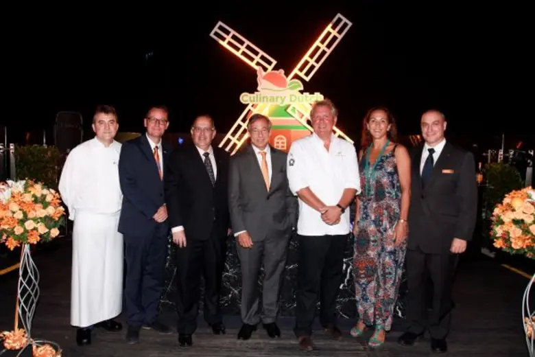 มร.กาเริล โยฮันเนิส ฮาร์โตค (คนที่ 4 จากซ...