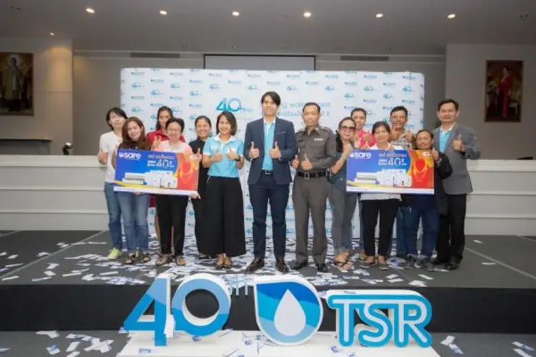 คุณเอกรัตน์ แจ้งอยู่ (กลาง) รองกรรมการผู้...