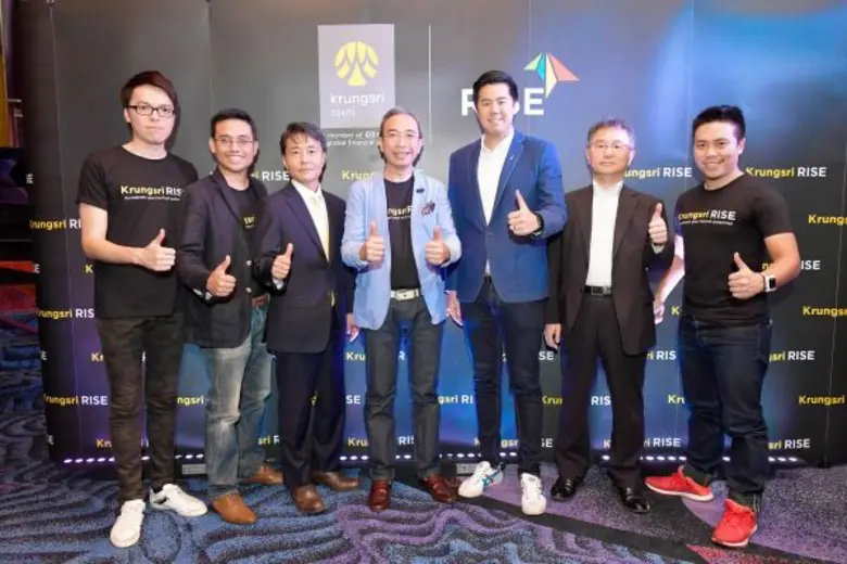 นายฐากร ปิยะพันธ์ (ที่ 4 จากซ้าย) ประธานค...