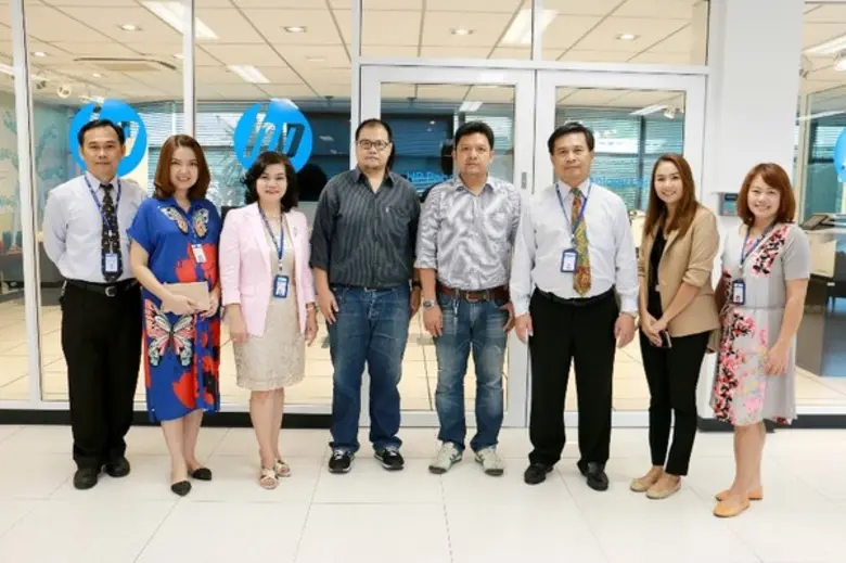 นางเนาวนิจ หลิมประเสริฐศิริ (ที่ 3 จากซ้า...