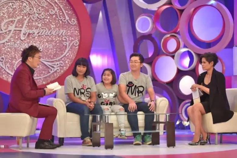 ทีวีไกด์: รายการ “น้ำผึ้งพระจันทร์" “น้องซายูริ ซากาโมโตะ” นักเขียนอายุน้อยที่สุดในประเทศไทย พาครอบครัว เผยเรื่องราวการผ่านวินาทีเฉียดตาย ใน “น้ำผึ้งพระจันทร์”