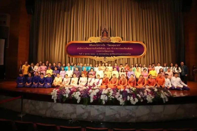 นายวีระ โรจน์พจนรัตน์ รัฐมนตรีว่าการกระทร...