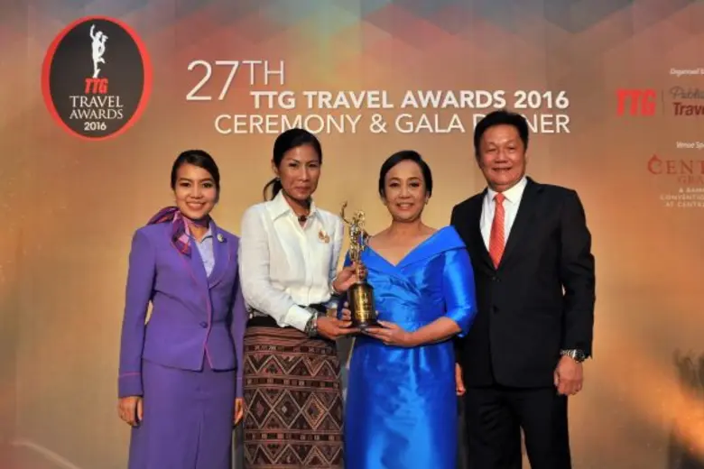 นางปริยา จุลกะรัตน์ (ที่ 3 จากซ้าย) รักษา...