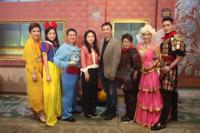 ดร.ศุภชัย สุขะนินทร์ (ที่ 4 จากขวา) และ ส...