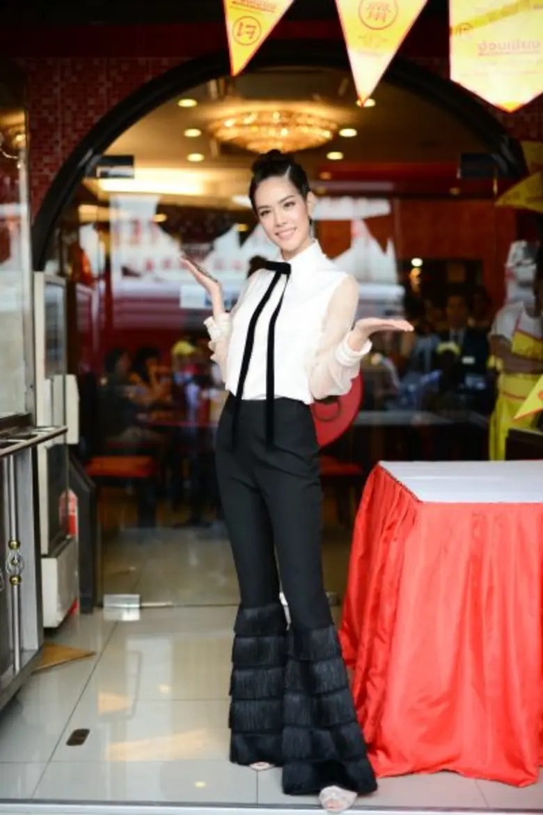 “เกรซ - กาญจน์เกล้า” นำทีมสายเฮลตี้ พาเที่ยวเยาวราช ไหว้พระ-ชิมอาหารเจ ในกิจกรรม “ทริปตระเวนกินอิ่มใจแบบไม่กลัวมันกับสก๊อตต์”