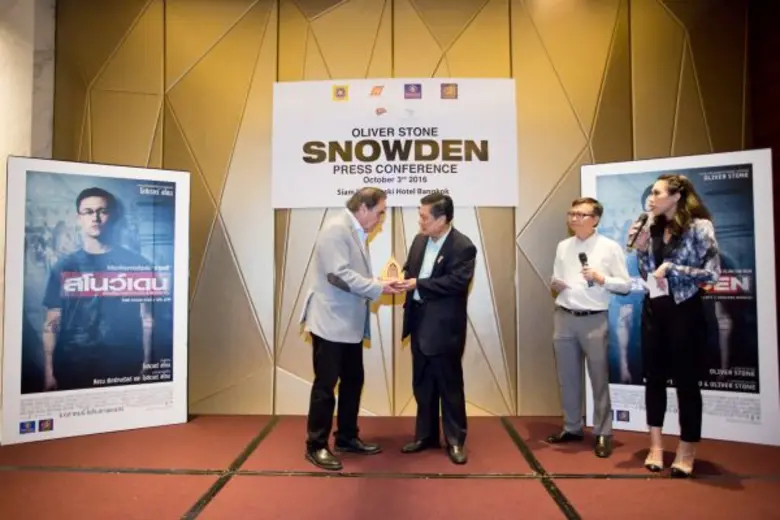 โอลิเวอร์ สโตน ผู้กำกับ Snowden บุกไทยตอบทุกข้อสงสัย พร้อมร่วมงานกาล่า เซเลปร่วมงานคับคั่ง