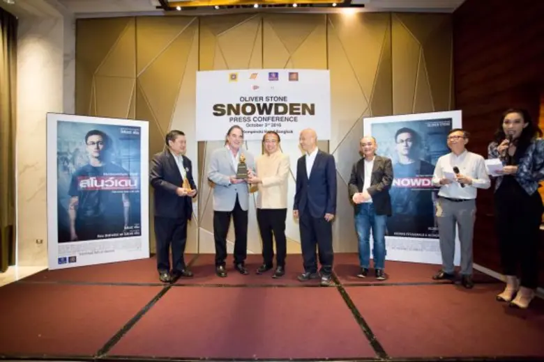โอลิเวอร์ สโตน ผู้กำกับ Snowden บุกไทยตอบทุกข้อสงสัย พร้อมร่วมงานกาล่า เซเลปร่วมงานคับคั่ง