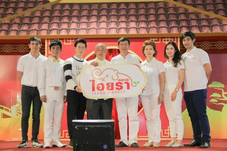 นายสุวัจ เดชเทวัญดำรง (ที่ 4 จากขวา) ประธ...