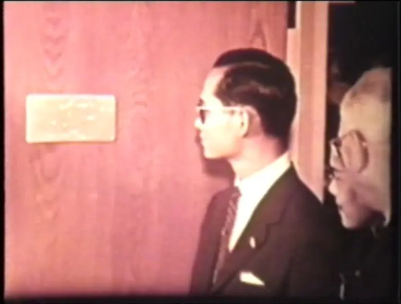 นายวีระ โรจน์พจนรัตน์ รัฐมนตรีว่าการกระทร...