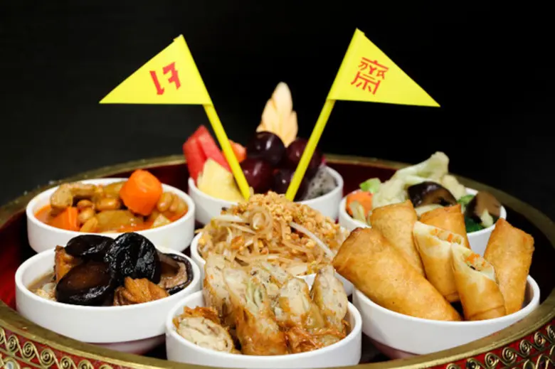 ห้องอาหารริมทะเล โรงแรมอมารี ภูเก็ต จัดเม...