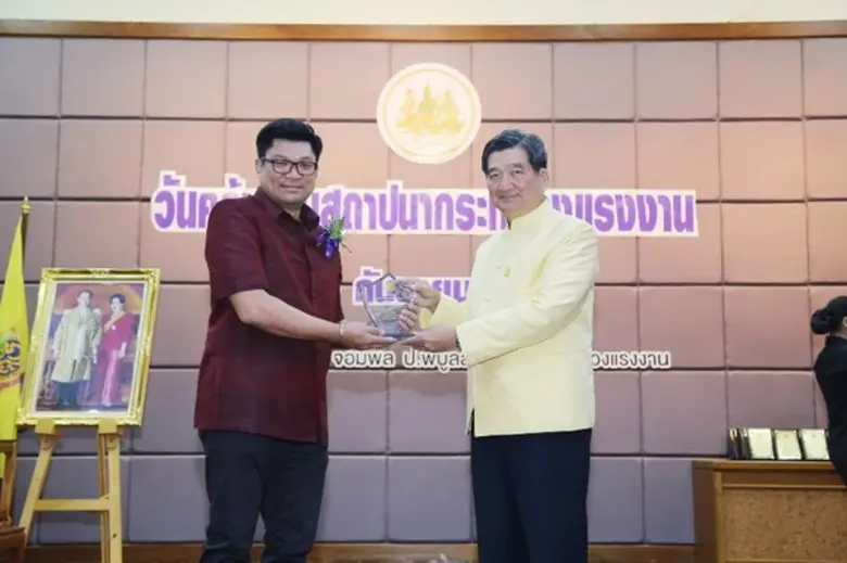 ชไนเดอร์ อิเล็คทริค โดยนายสุรเชษฏ์ บุญยศั...