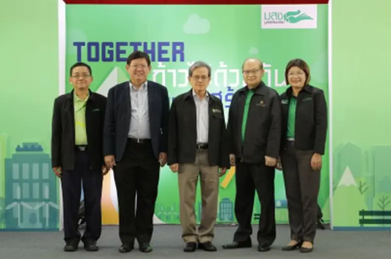 ศ.นพ.ประเวศ วะสี (กลาง) ประธานกรรมการที่ป...