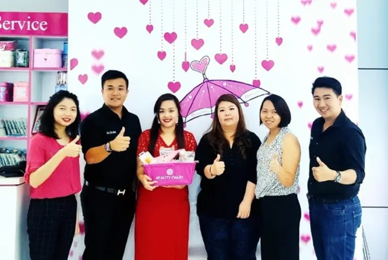 อายุวัต จงเจริญชัยกุล (ขวา) รองกรรมการบริ...