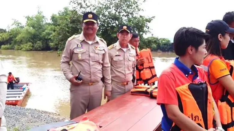 พลเอกประยุทธ์ จันทร์โอชา นายกรัฐมนตรี ลงพื้นที่ติดตามสถานการณ์อุทกภัย จังหวัดพระนครศรีอยุธยา