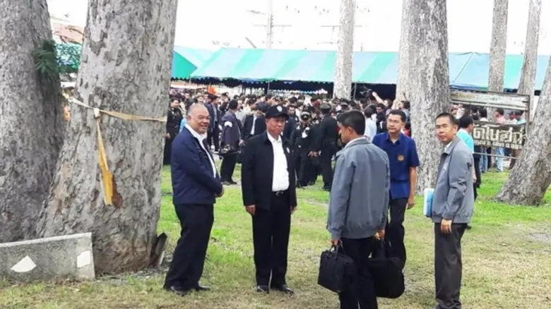 พลเอกประยุทธ์ จันทร์โอชา นายกรัฐมนตรี ลงพื้นที่ติดตามสถานการณ์อุทกภัย จังหวัดพระนครศรีอยุธยา