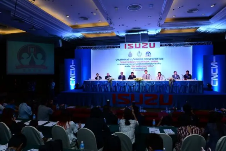 “อีซูซุเยาวชนสัมพันธ์ 2559” เชิญชวนเยาวชนไทยรู้คุณค่าการกีฬา ผ่านผลงานศิลปะ