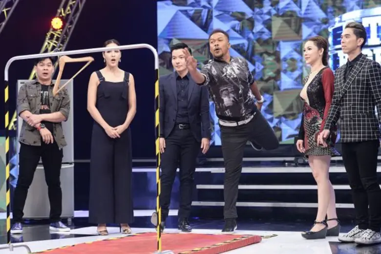 ทีวีไกด์: รายการ “STEP RIGHT UP ใครเก่ง...ใครได้"  “กำปั้น-มอร์ริส-เซฟฟานี่-นุ้ย เชิญยิ้ม” พร้อมลุย ชิงทองคำ 50,000 บาท !!!